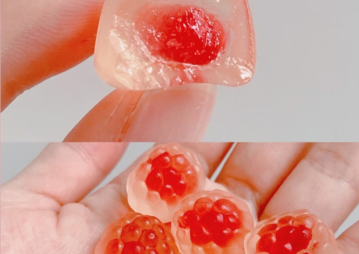 Centre-filled jelly candies with visible fruit-flavoured filling
